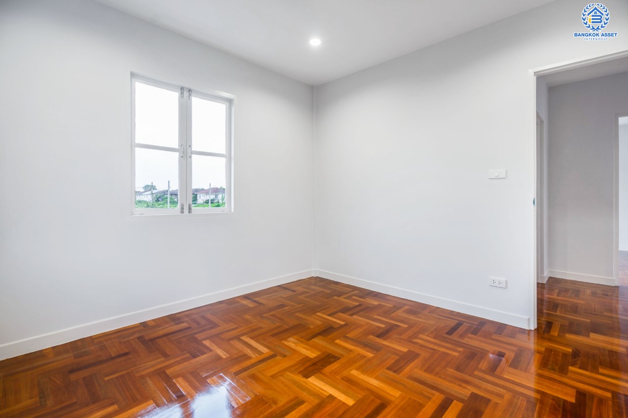 บ้านมือสองตกแต่งใหม่ แบรนด์ LH ม.ชัยพฤกษ์ บางใหญ่-เซ็นทรัลเวสต์เกต หลังมุม ตอบโจทย์ทุกการอยู่อาศัย เนื้อที่ 56.8 ตร.ว. ฟังก์ชัน 3 ห้องนอน 2 ห้องน้ำ จอดรถได้ 2 คัน บนทำเลดีที่สุด! ใกล้เซ็นทรัลเวสต์เกต ทางด่วน "กาญจนาภิเษก" และรถไฟฟ้า "สถานีคลองบางไผ่"